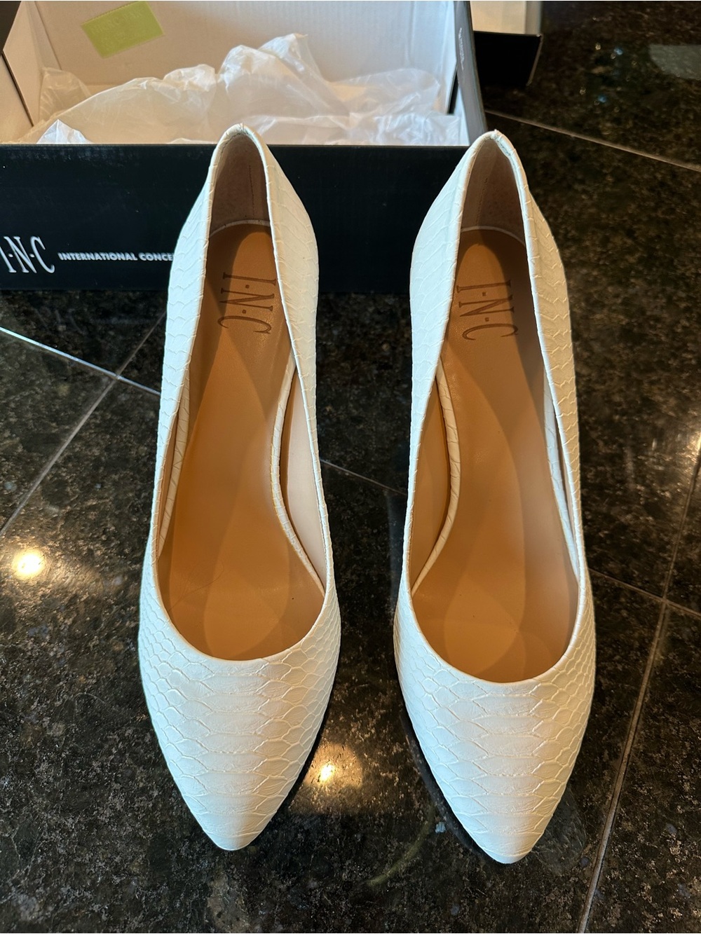 INC International Concepts White Textured Pointed Toe Pumps NWT